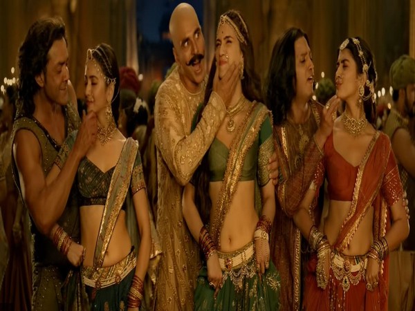 A still from a song (Image courtesy: YouTube)