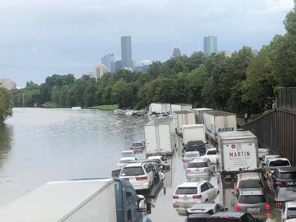 A picture of the flooding shared by Houston Police Chief Art Acevedo on Twitter (Photo/Acevedo's Twitter) 
