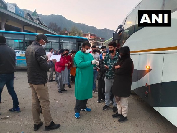 Tourists were sent back from Himachal Pradesh amid coronavirus. Photo/ANI