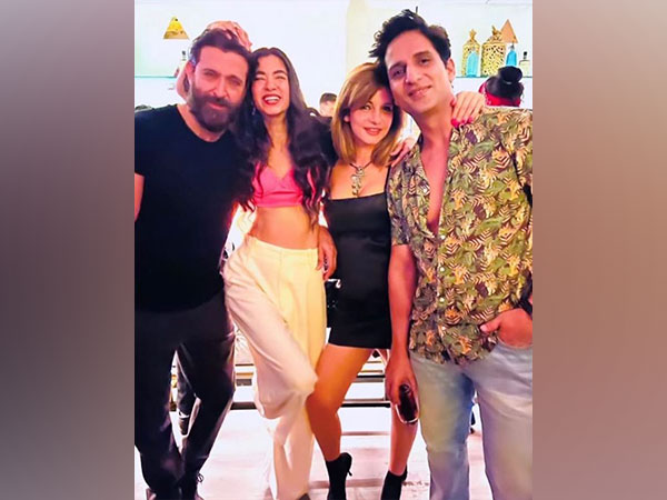 Hrithik Roshan-Saba Azad, Sussanne Khan-Arslan Goni (Image source: Instagram)