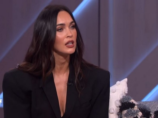 Megan Fox at Kelly Clarkson's show (Image courtesy: Youtube)