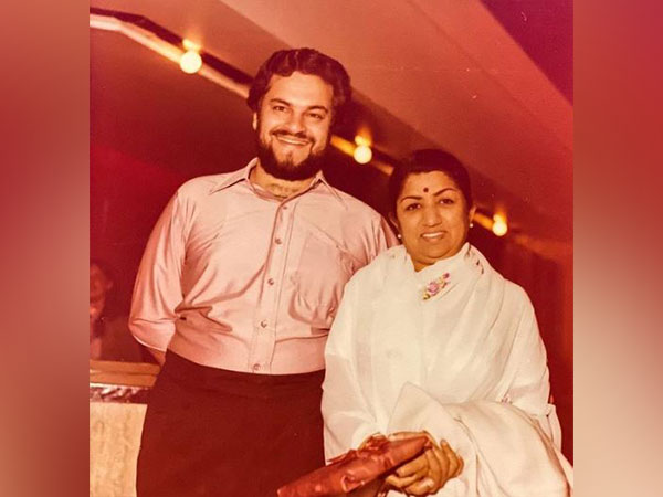 Nitin Mukesh and Lata Mangeshkar (Image source: Instagram)