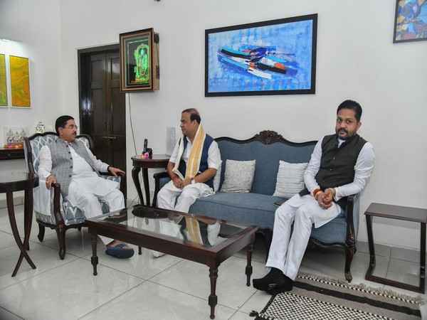 Assam Chief Minister Himanta Biswa Sarma and Union Coal Minister Prahlad Joshi along with Jharkhand MLA Kumar Jaimangal. (Photo Source: Pijush Hazarika Twitter)