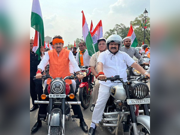Bharatiya Janata Party MP Manoj Tiwari at the 'Har Ghar Tiranga' bike rally in Delhi's Red Fort area. (Photo Source: Manoj Tiwari Twitter)