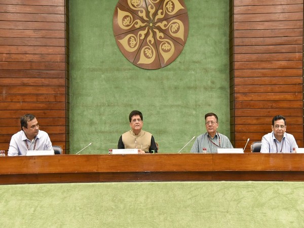 Union Minister Piyush Goyal reviewed functioning of GeM platform and suggested ways to improve ease of use (Photo/PIB)
