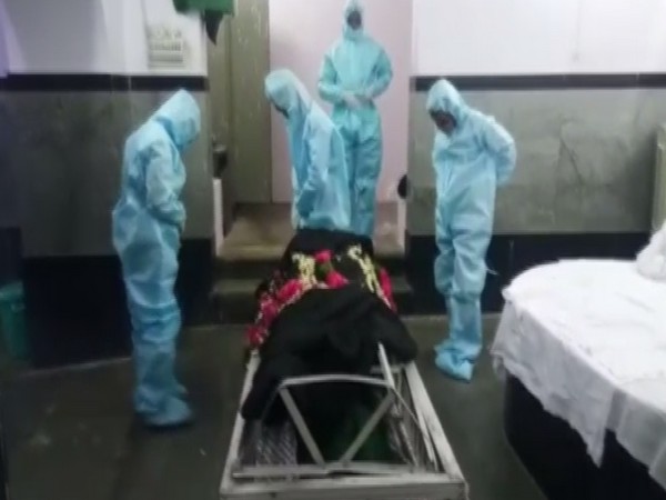 People performing the last rites of COVID victims in Hyderabad. (Photo/ ANI)