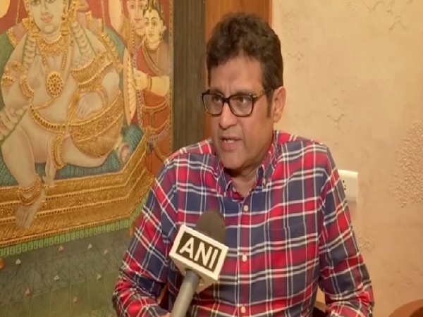 A jeweller in Hyderabad speaking to ANI.