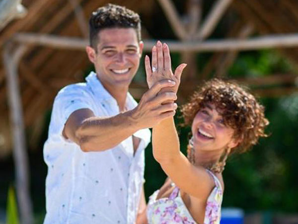 Wells Adams and Sarah Hyland (Image Courtesy: Instagram)