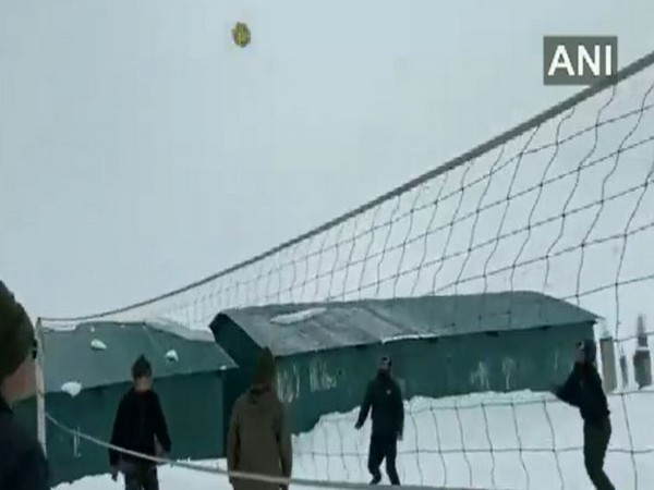  Indo-Tibetan Border Police (ITBP) personnel playing volleyball at 14,000 feet (Photo/ANI)