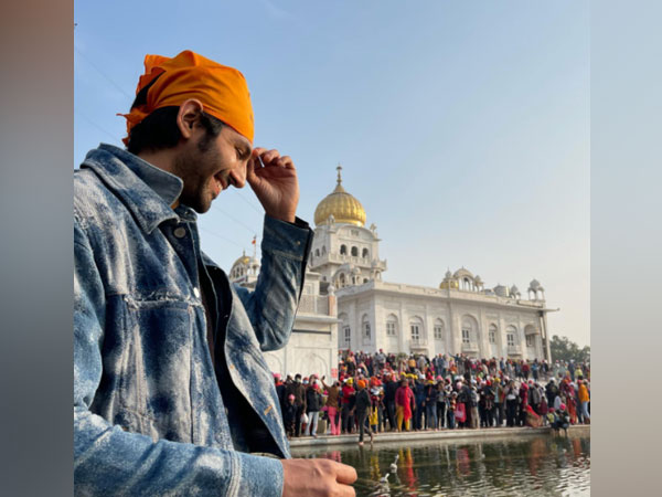 Kartik Aaryan at Gurudwara Bangla Sahib (Image Source: Instagram)