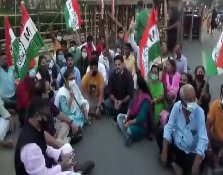Visual of protest near Rabindra Satabarshiki Bhavan by TMC (Photo/ANI)