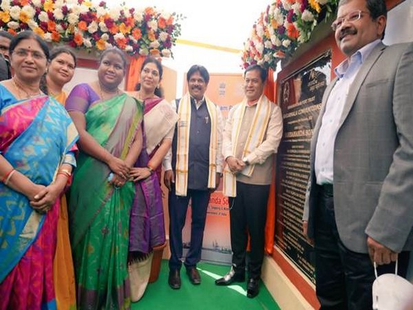 Union Minister Sarbananda Sonowal visited Port through launch drive accompanied by the Chairman and Senior officials of the Port. (Pic credit: PIB)