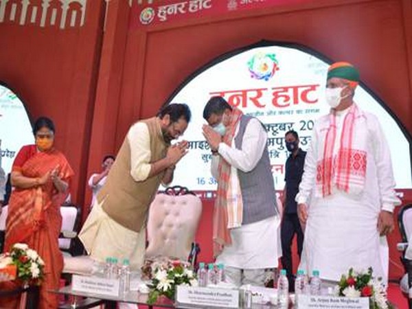 Ministers present at the inauguration of the 29th 'Hunar Haat' in UP's Rampur. (Photo/PIB)