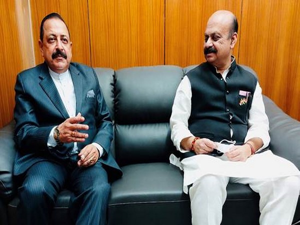 Karnataka CM calls on Jitendra Singh, discussed general administrative issues (Picture Courtesy: PIB)