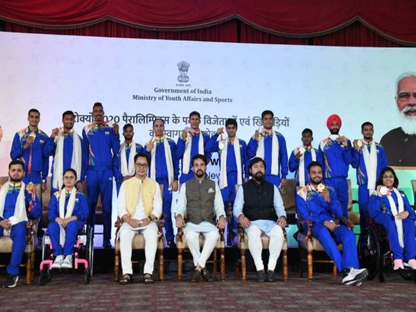 Anurag Thakur, Kiren Rijiju, and Nisith Pramanik with Tokyo Paralympics medallists. (Photo/ SAI Media)