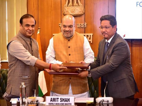 Chief Minister of Assam Himanta Biswa Sarma and Chief Minister of Meghalaya Conrad Sangma with Home Minister Amit Shah in New Delhi (Photo/PIB)