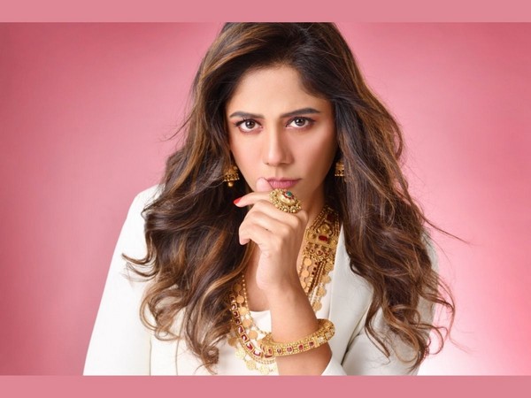 Indian-American Artist Aruna Arya's Laazmi hits 1 million views in one week!