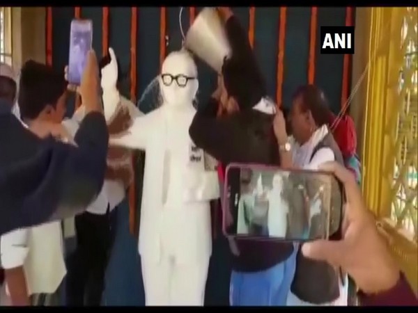 RJD & CPI workers wash Ambedkar's statue on Saturday. Photo/ANI