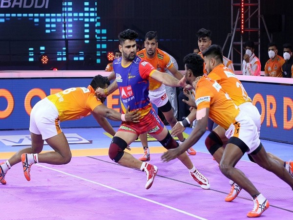 UP Yoddha's Pardeep Narwal in action against Puneri Paltan (Photo: PKL)