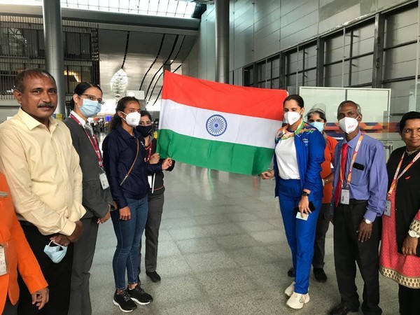 Sania Mirza and Akita Raina at Hyderabad airport (Photo: SAI)
