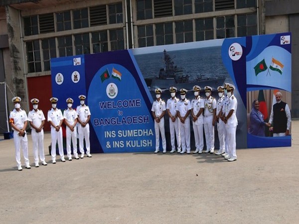Indian Navy Ships arrives Bangladesh (Photo Credit: Twitter/ India in Bangladesh)