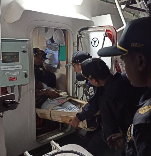 Indian Coast Guard carries out medical evacuation of Myanmar national off Porbandar coast