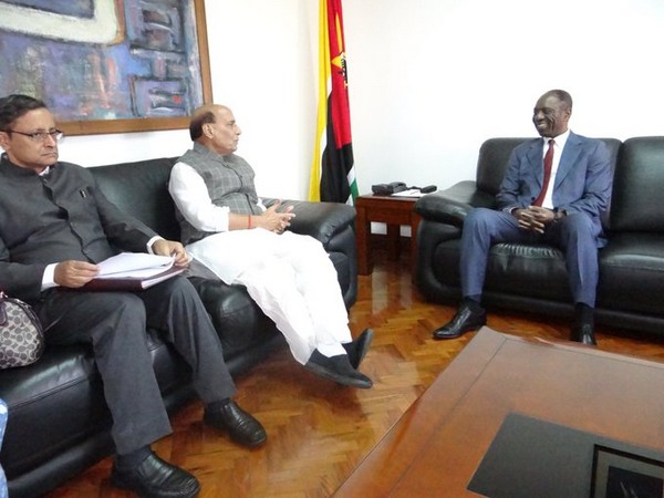 Defence Minister Rajnath Singh (L) with the Prime Minister of Mozambique, Carlos Agostinho do Rosario (R) in Maputo on Monday 