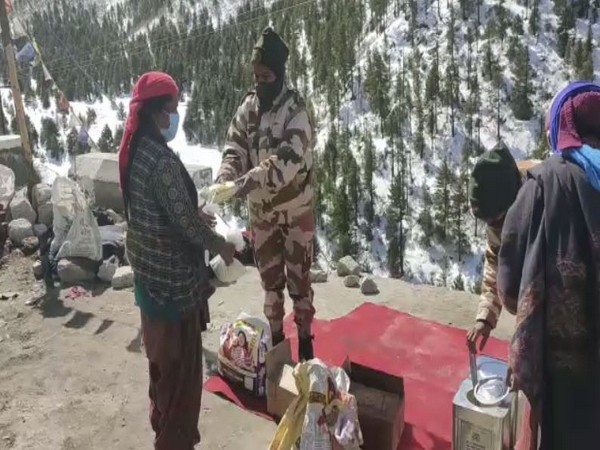 ITBP provide food and distribute ration among locals in Himachal Pradesh. Photo/ ITBP