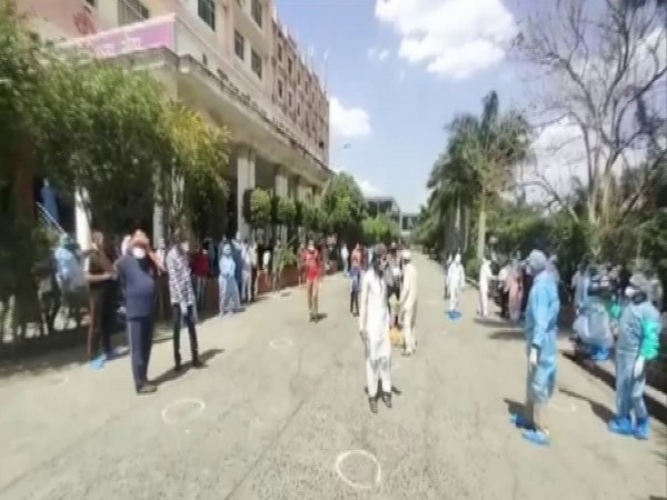 Recovered COVID-19 patients thanking doctors in Indore. Photo/ANI