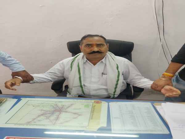 Mohan Singh Sikarwar, an Assistant Engineer was caught for allegedly taking Rs 40,000 bribe in Indore. [Photo/ANI]