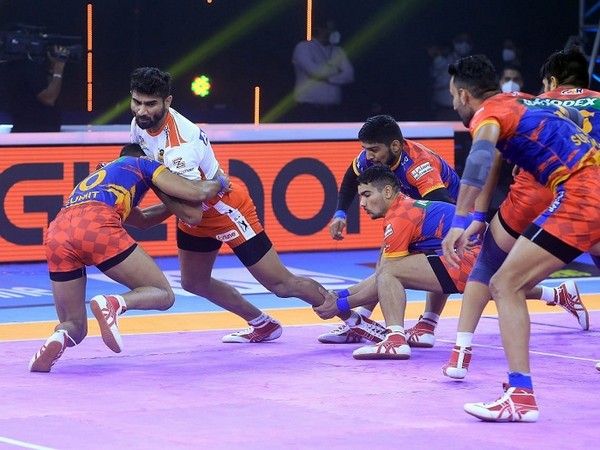 Gujarat Giants' Rakesh Narwal in action against UP Yoddha (Photo: PKL)