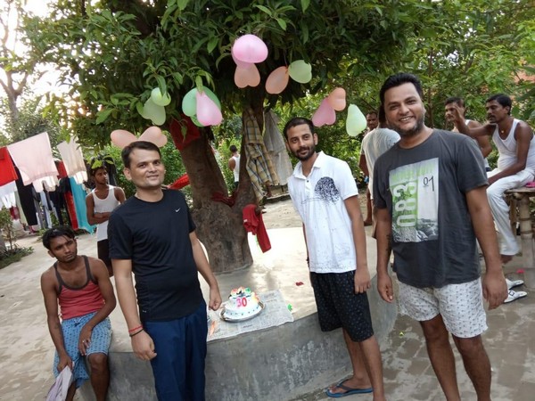 Convict Pintu Tiwari (in black t-shirt) celebrating birthday inside Sitamarhi jail. (Photo/ANI)