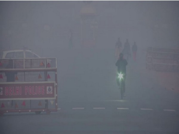 Fog continues to engulf Delhi on  Wednesday [Photo/ANI]