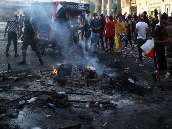 Fresh clashes broke out between Iraq's security forces and anti-government protesters in Baghdad, Iraq on Friday