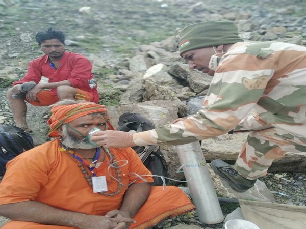 An ITBP personnel administering oxygen to a pilgrim. (ANI/photo)