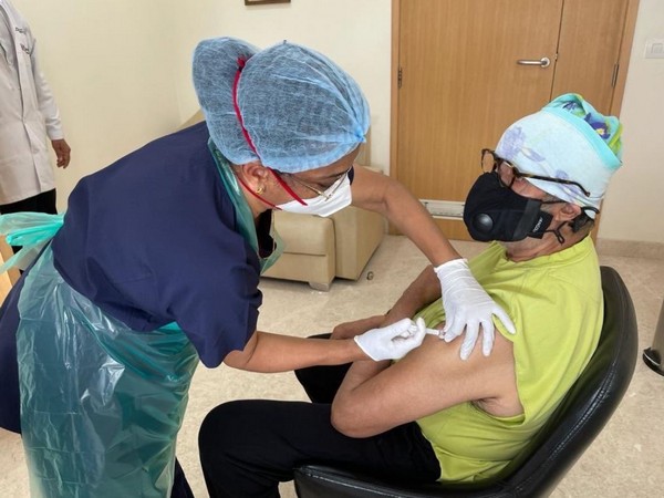 Amitabh Bachchan receiving the COVID-19 vaccine dose. (Image Source: Instagram)