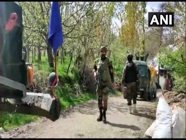 Security personnel in Shopian's Zeipora area on Monday. (Photo/ANI)