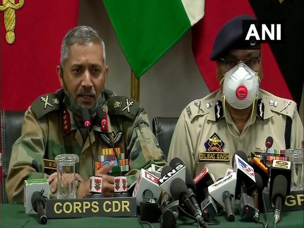 GOC 15 Corps Lt Gen Baggavalli Somashekar Raju and J&K DGP Dilbag Singh addressing a press meet. [Photo/ANI]