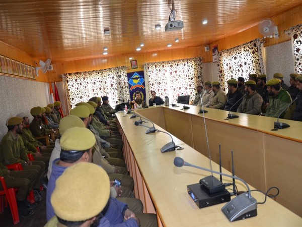 J&K Police organises awarness programme for COCID-19 in Awantipora on Saturday. Photo/ANI