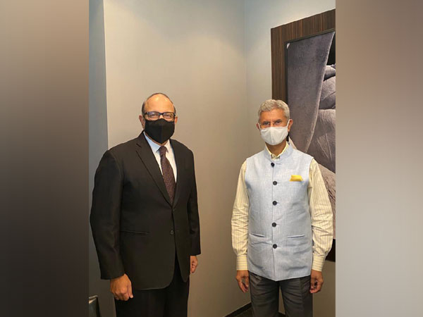 External Affairs Minister S Jaishankar met the Singapore transport minister S. Iswaran on Wednesday. (Photo Credit: Jaishankar Twitter)