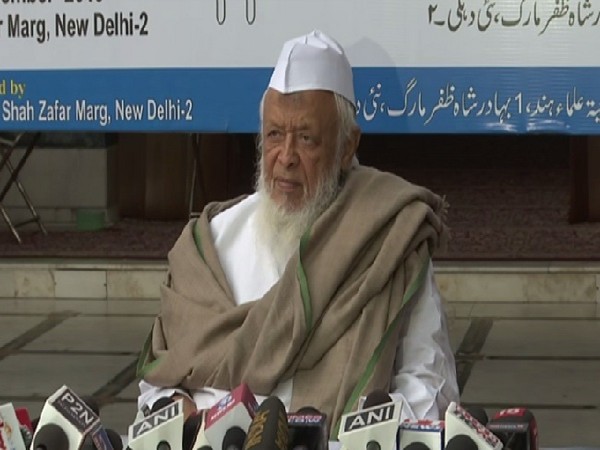Jamiat Ulema-e-Hind chief Maulana Arshad Madani speaking to media in New Delhi on Monday. Photo/ANI