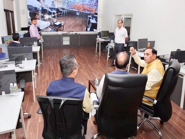 Chief Minister Vijay Rupani apprising Jai Ram Thakur about the overall working and monitoring system of CM Dashboard. (Image: Facebook/@jairamthakurbjp)