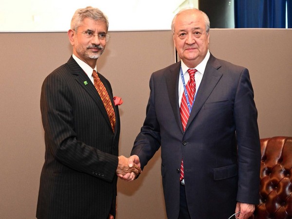 External Affairs Minister S Jaishankar with Uzbek Foreign Minister Abdulaziz Kamilov in New York (Picture Credits: EAM Jaishankar/Twitter)