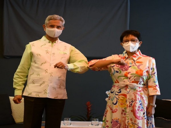 Jaishankar meets Indonesian counterpart (Photo Credit: Twitter)