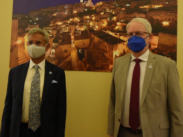 Jaishankar met with  Canadian Foreign Minister Marc Garneau  (Photo Credit: Twitter: Dr. S. Jaishankar)