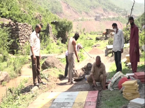 Local labourers working in Panchayat Halqa Ladha in Jammu and Kashmir 