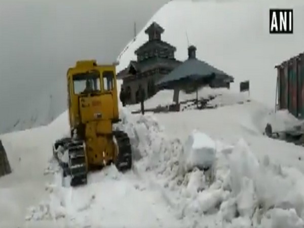 Snow clearance underway on Mughal road near Pir Panjal Mountain Range in Rajouri district.  (Photo/ANI)