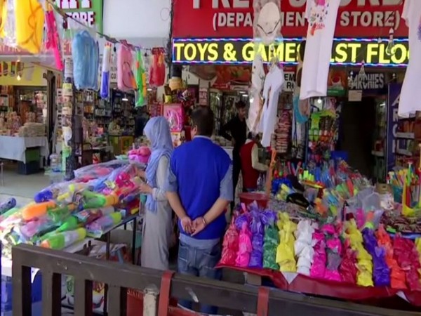 A Holi colours shop in Jammu. Photo/ANI