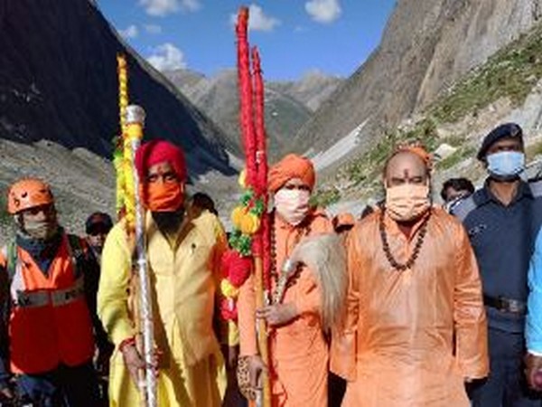 Holy Mace reached holy cave at 8 this morning but pujan and other rituals started at 10 am as per 'pujan muhurat'. Photo/ANI