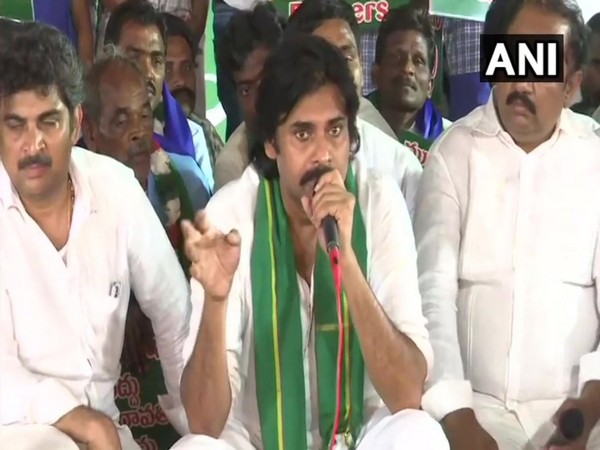 JSP president addressing the agitating people in Amravati region on Saturday. Photo/ANI